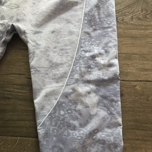 💕Fabletics bundle 💕 - Picture 3 of 5